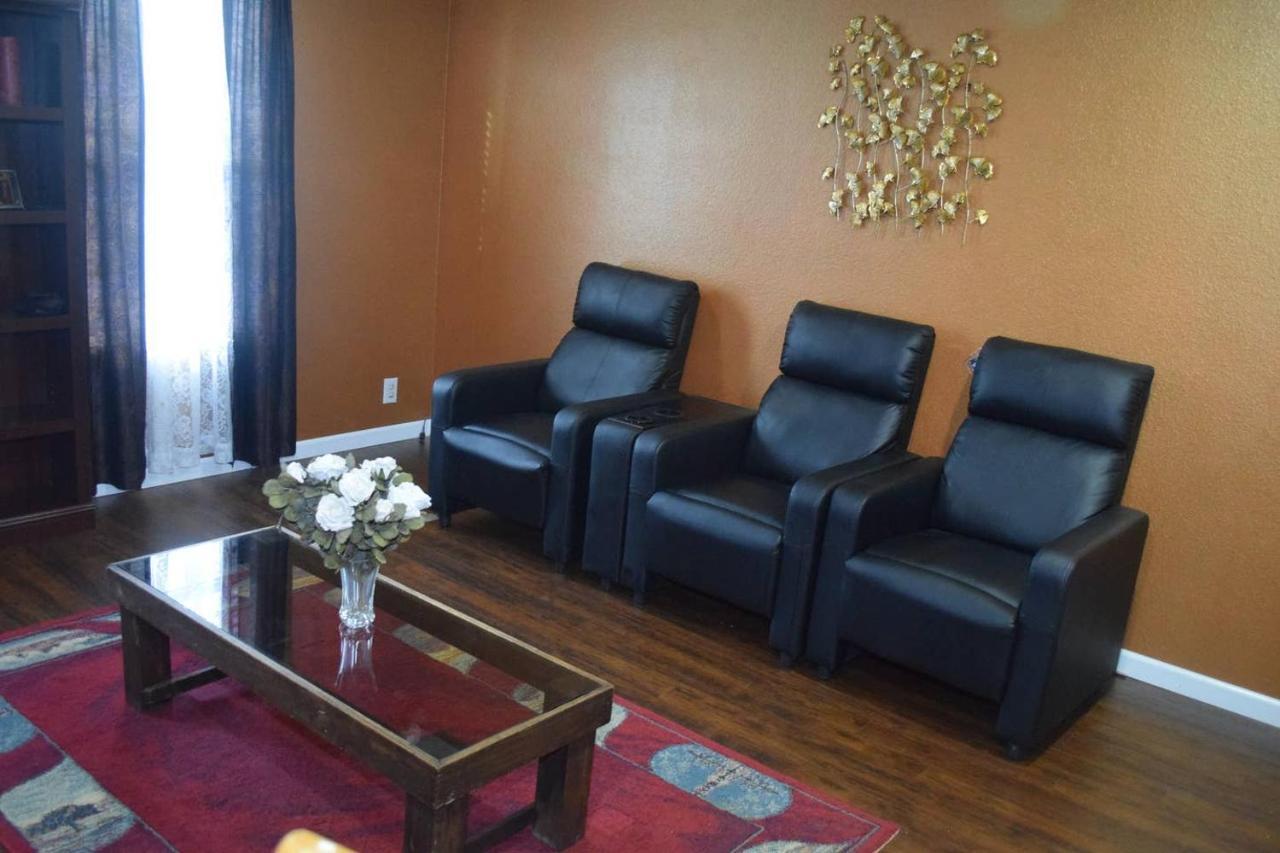 Holiday home Your Ideal Getaway Home! Close To Utsa & Six Flags