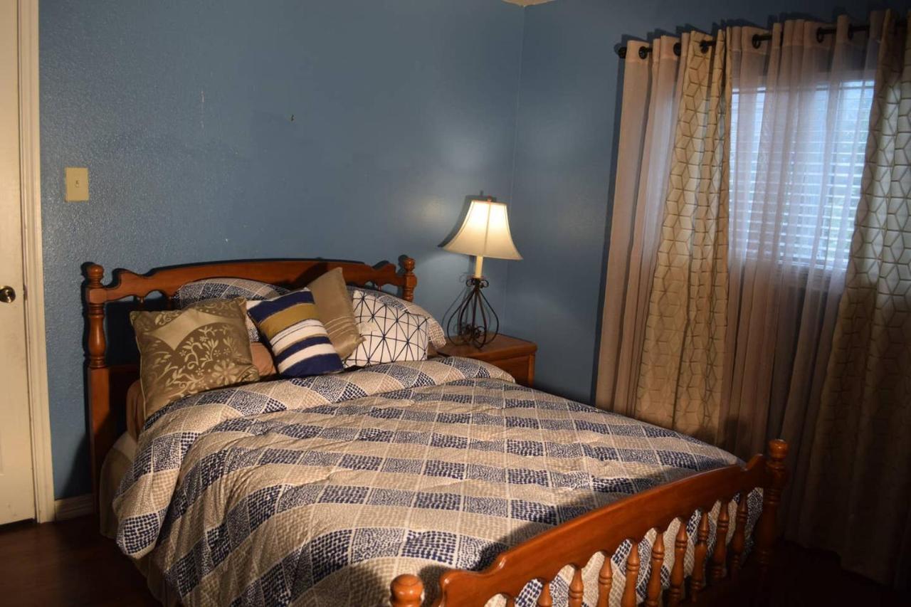 Holiday home Your Ideal Getaway Home! Close To Utsa & Six Flags *