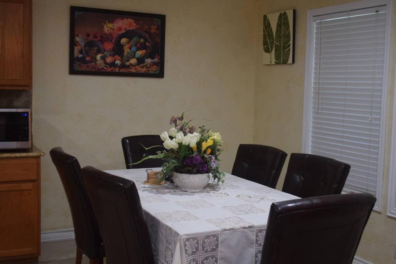 Your Ideal Getaway Home! Close To Utsa & Six Flags * San Antonio