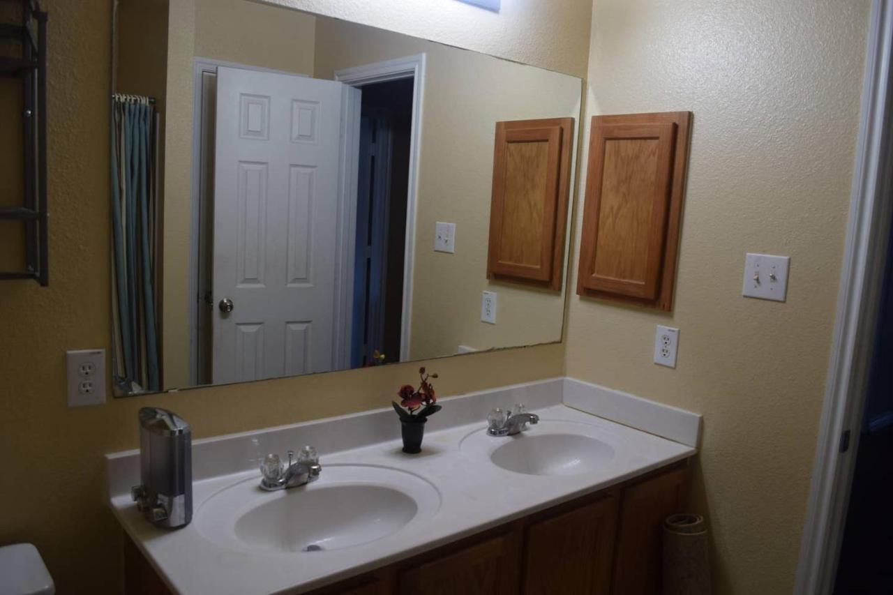 Holiday home Your Ideal Getaway Home! Close To Utsa & Six Flags San Antonio