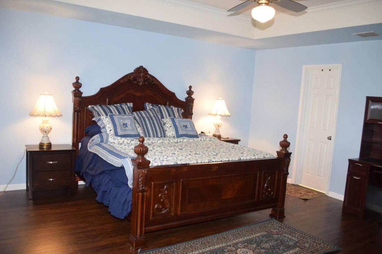 Your Ideal Getaway Home! Close To Utsa & Six Flags * San Antonio