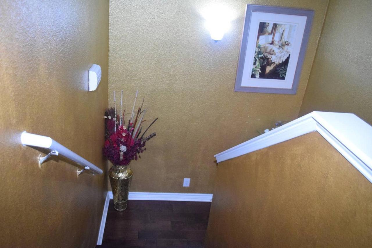 Holiday home Your Ideal Getaway Home! Close To Utsa & Six Flags *