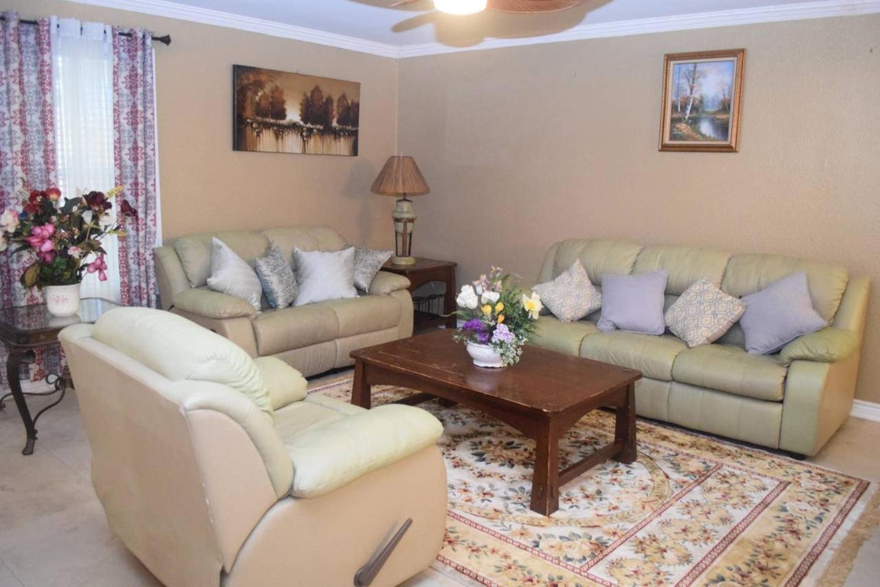 Your Ideal Getaway Home! Close To Utsa & Six Flags