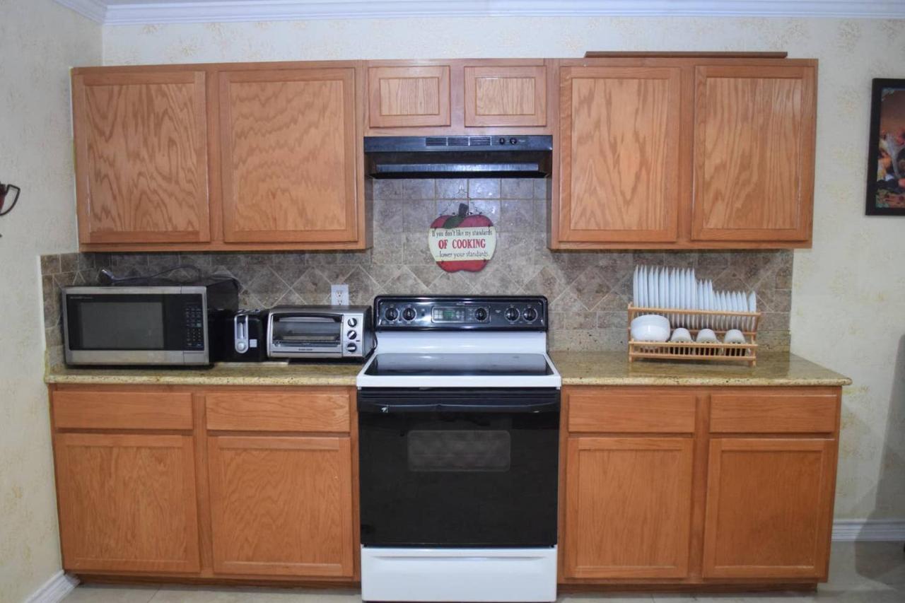 Holiday home Your Ideal Getaway Home! Close To Utsa & Six Flags *