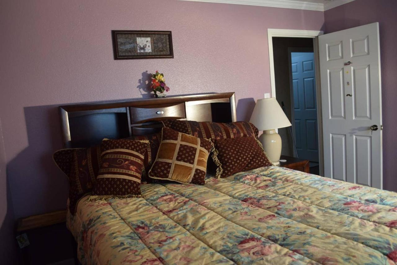 Your Ideal Getaway Home! Close To Utsa & Six Flags Holiday home *