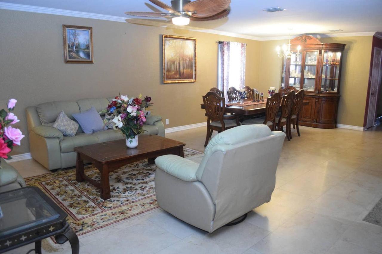 Holiday home Your Ideal Getaway Home! Close To Utsa & Six Flags