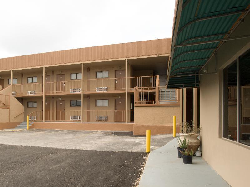 Oyo Lackland Afb Seaworld Hwy 90 W San Antonio