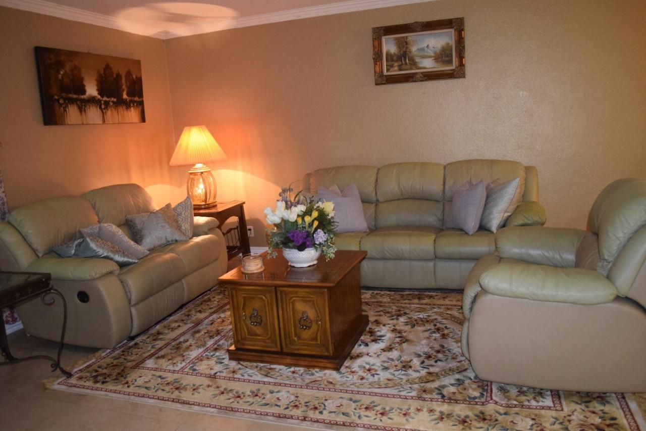 Your Ideal Getaway Home! Close To Utsa & Six Flags * San Antonio