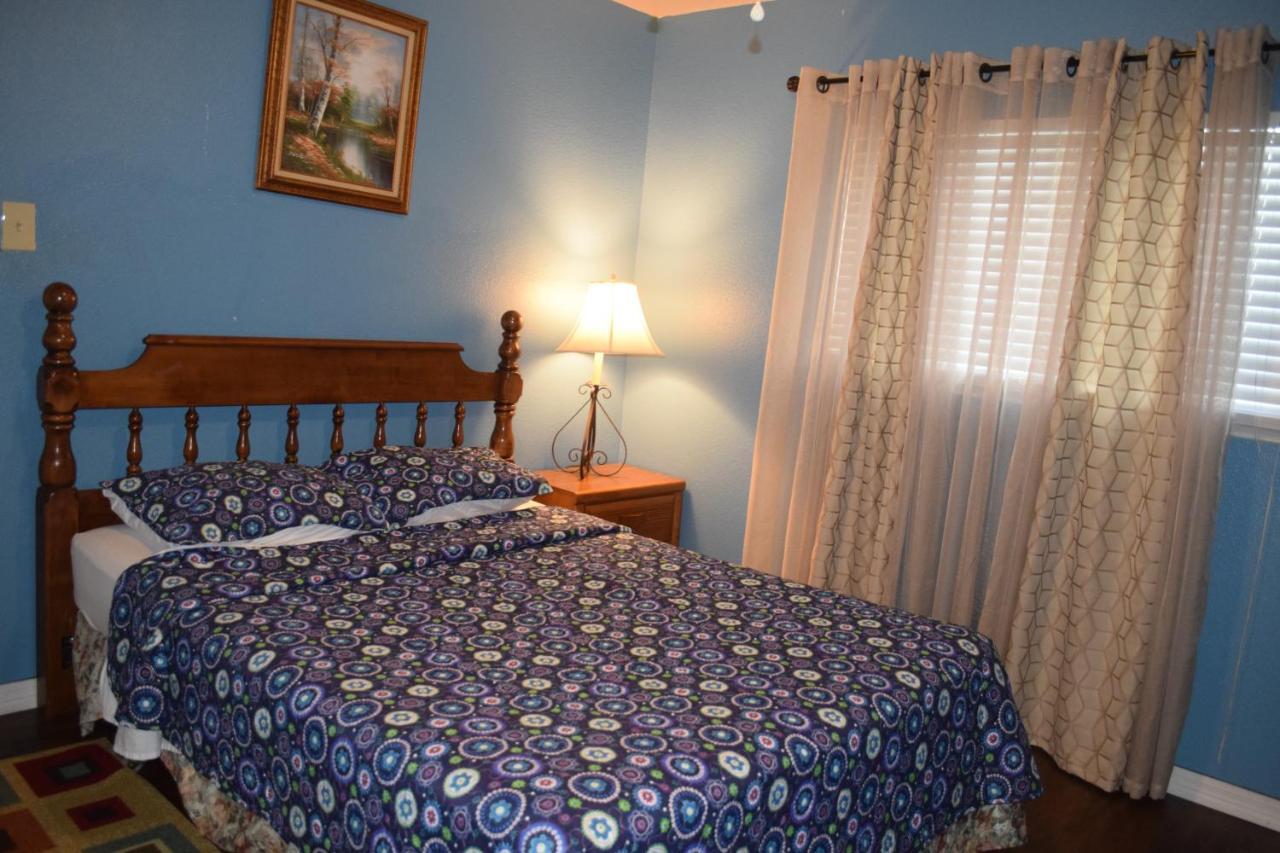 Holiday home Your Ideal Getaway Home! Close To Utsa & Six Flags San Antonio