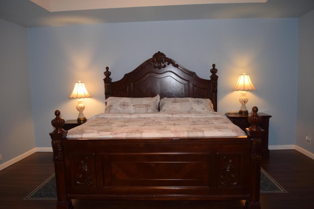 Holiday home Your Ideal Getaway Home! Close To Utsa & Six Flags *