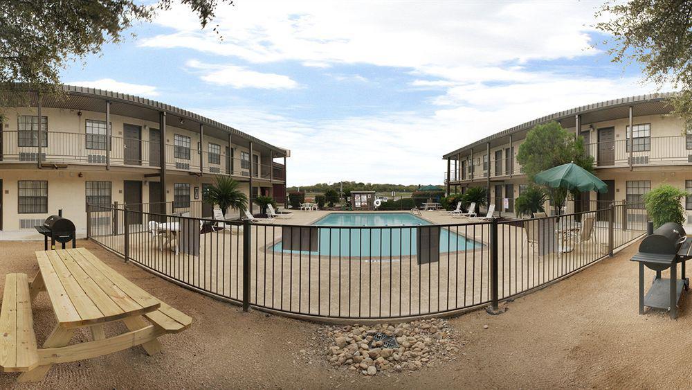 Hotel Deluxe Near Lackland Afb