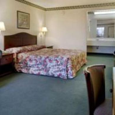 Days By Wyndham Near Fiesta Park 2*