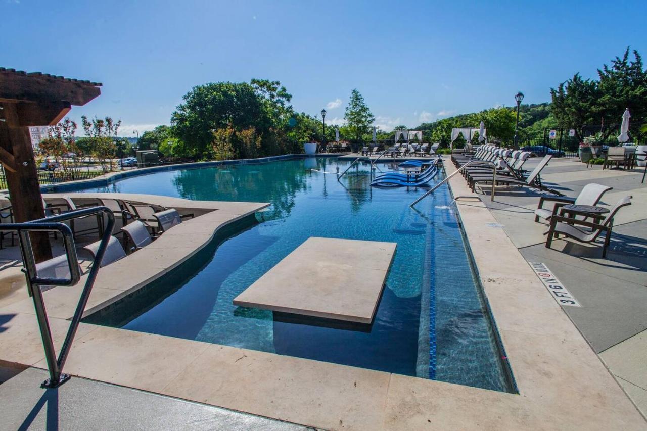 Central + Pool + Gym