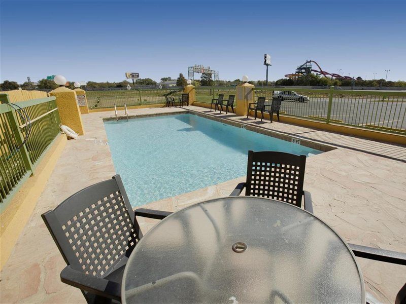 Americas Value - At&t Center/fort Sam Houston Hotel 2*