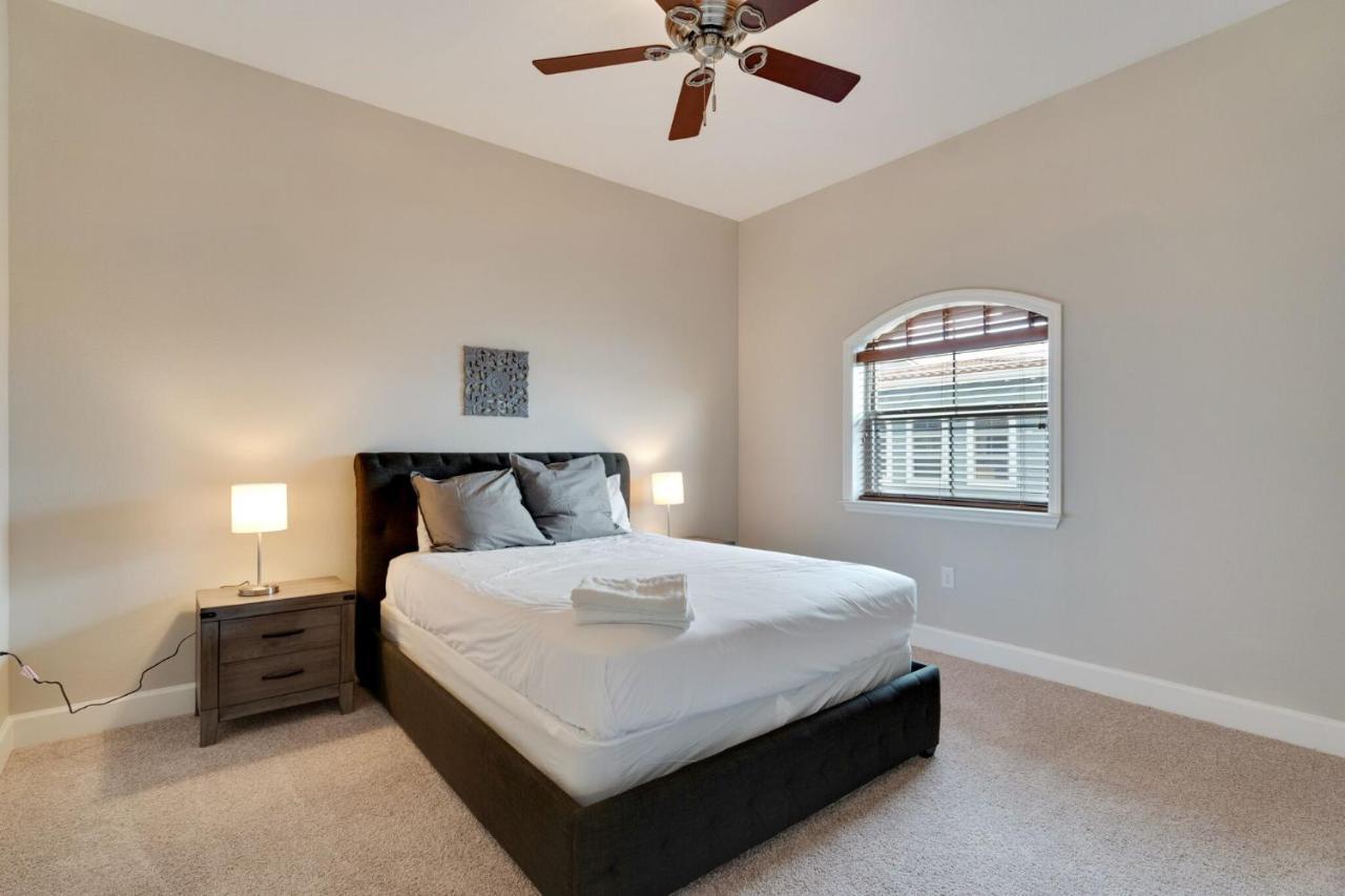 Newly Renovated 2-bedroom + Pool + Gym