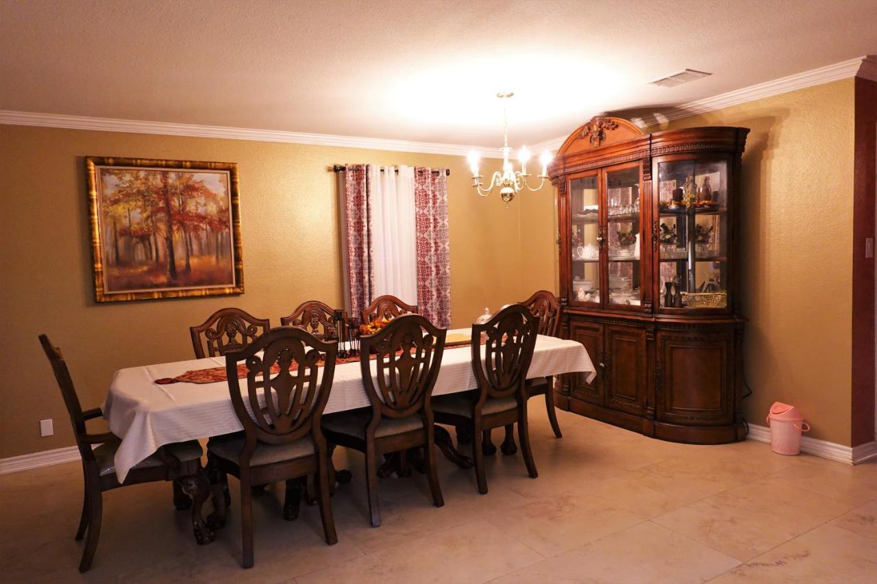 Your Ideal Getaway Home! Close To Utsa & Six Flags * San Antonio