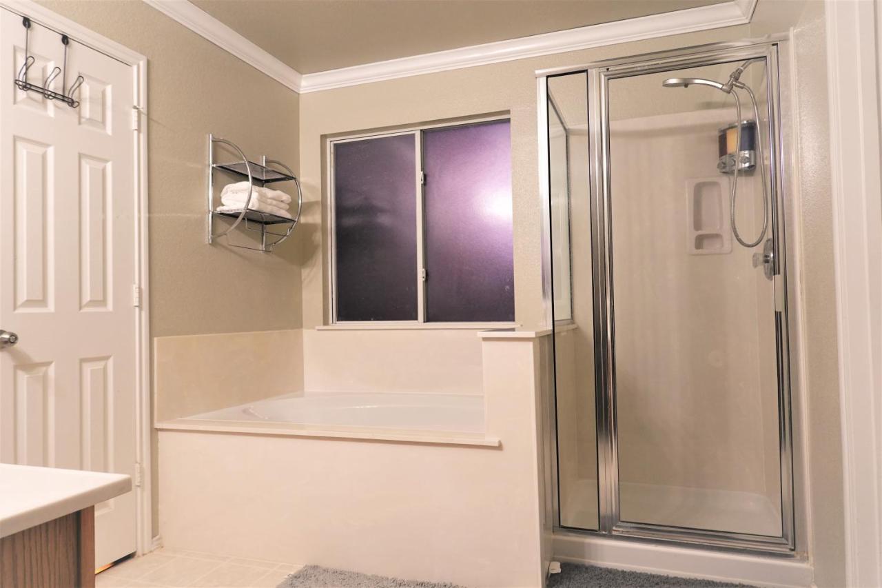 Your Ideal Getaway Home! Close To Utsa & Six Flags * San Antonio