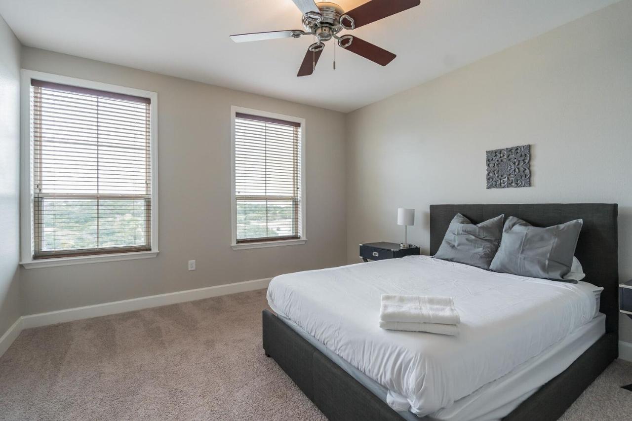 Newly Renovated 2-bedroom + Pool + Gym * San Antonio