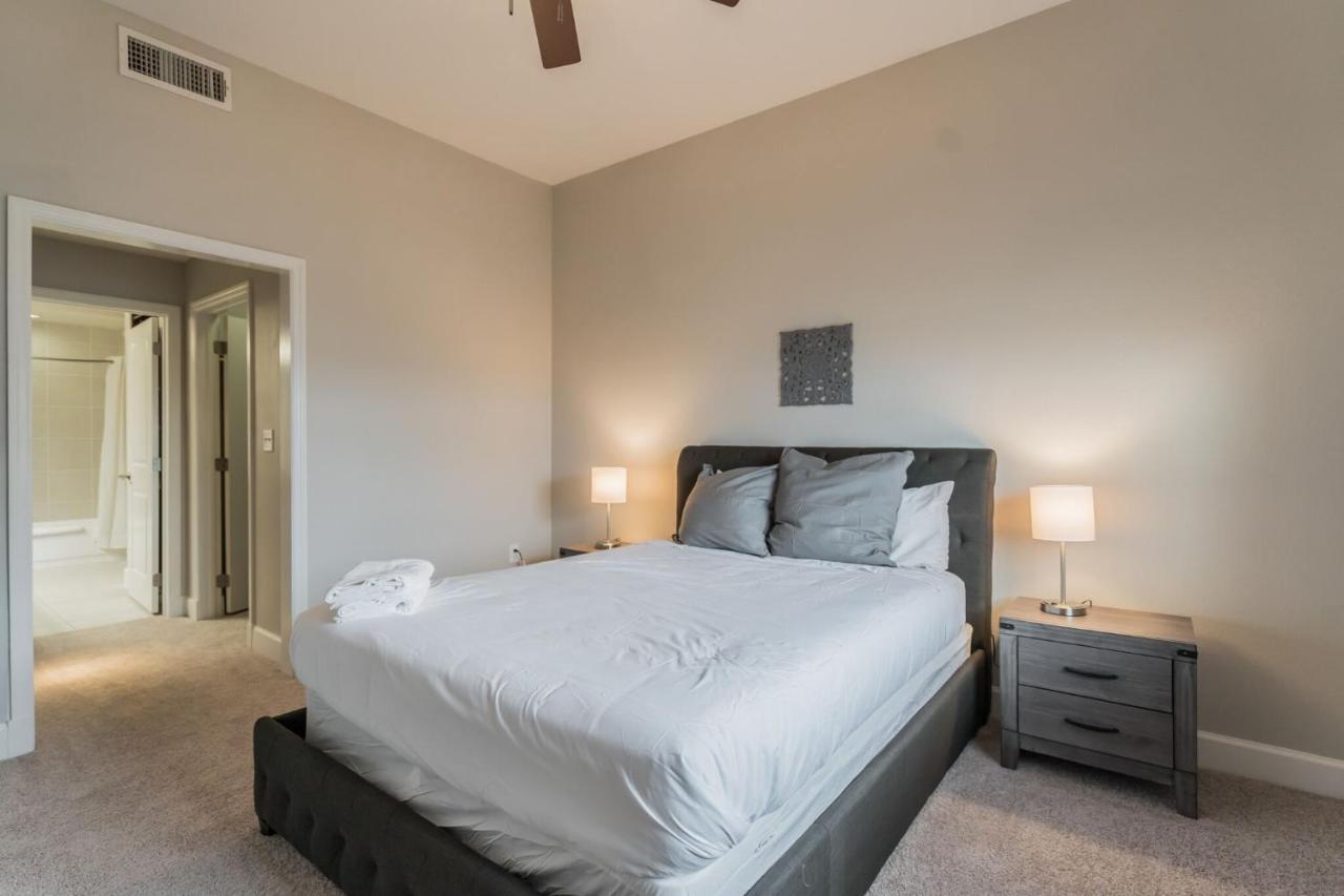Apartment Newly Renovated 2-bedroom + Pool + Gym *
