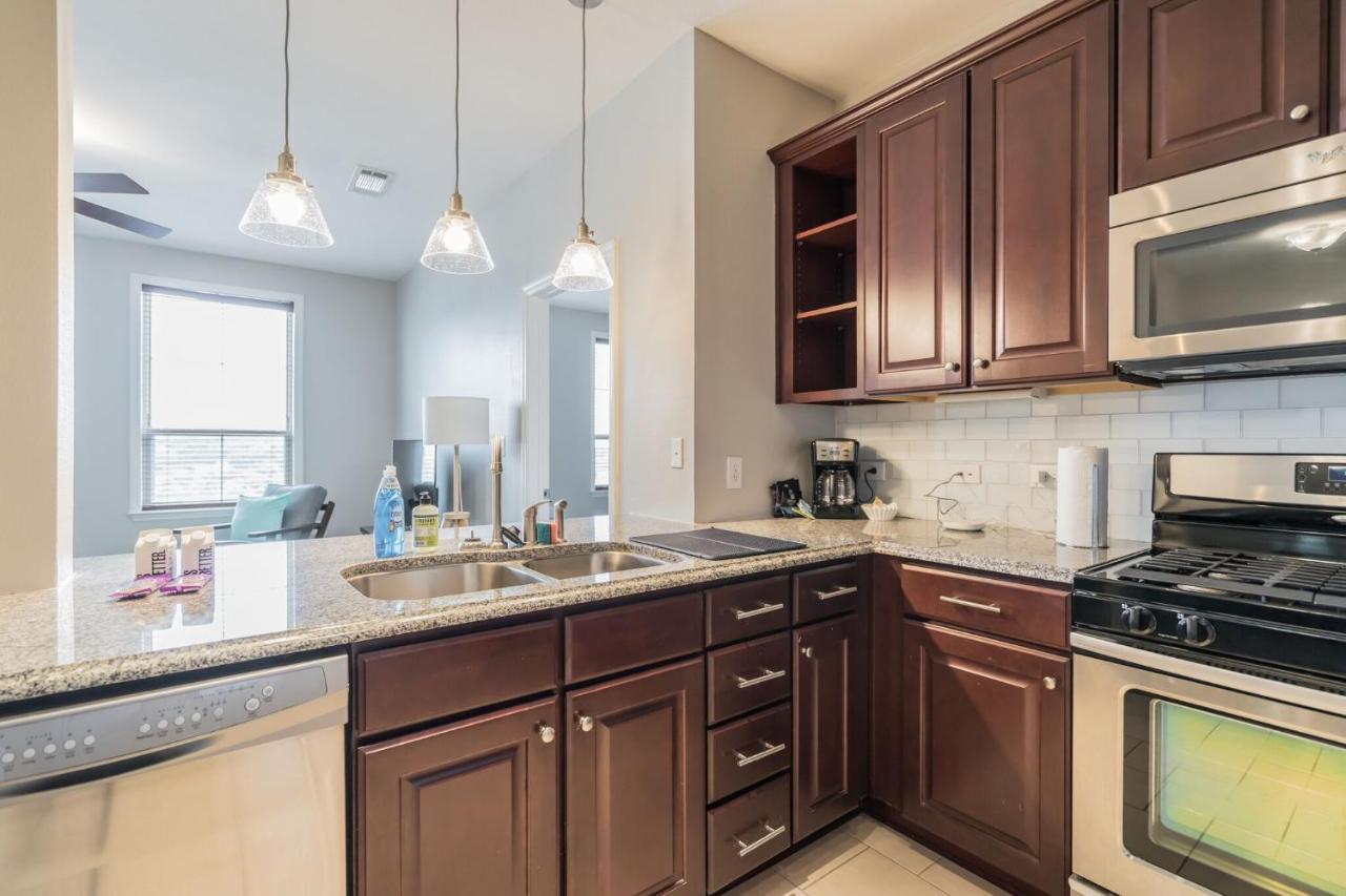 Newly Renovated 2-bedroom + Pool + Gym