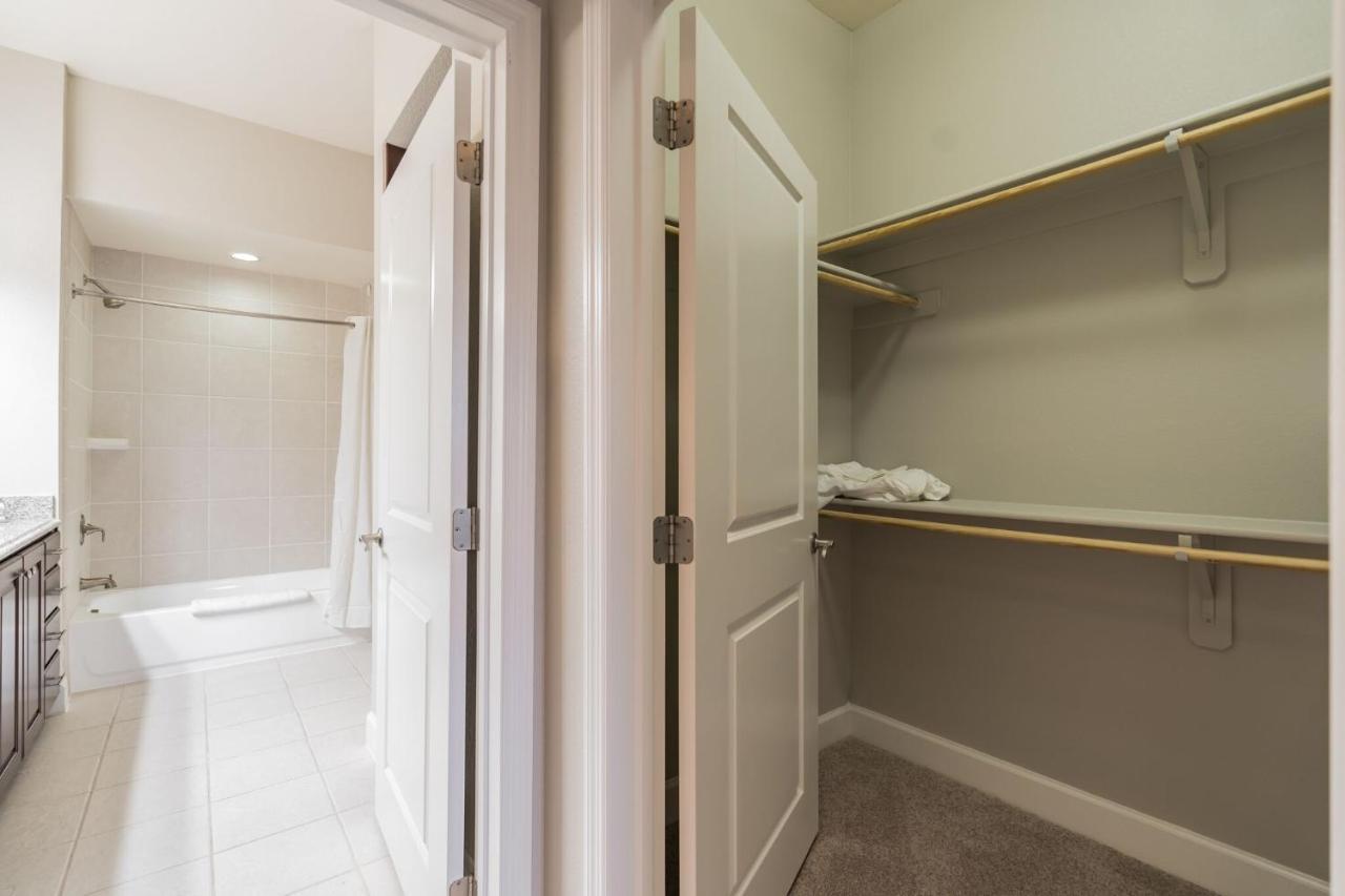 Newly Renovated 2-bedroom + Pool + Gym *