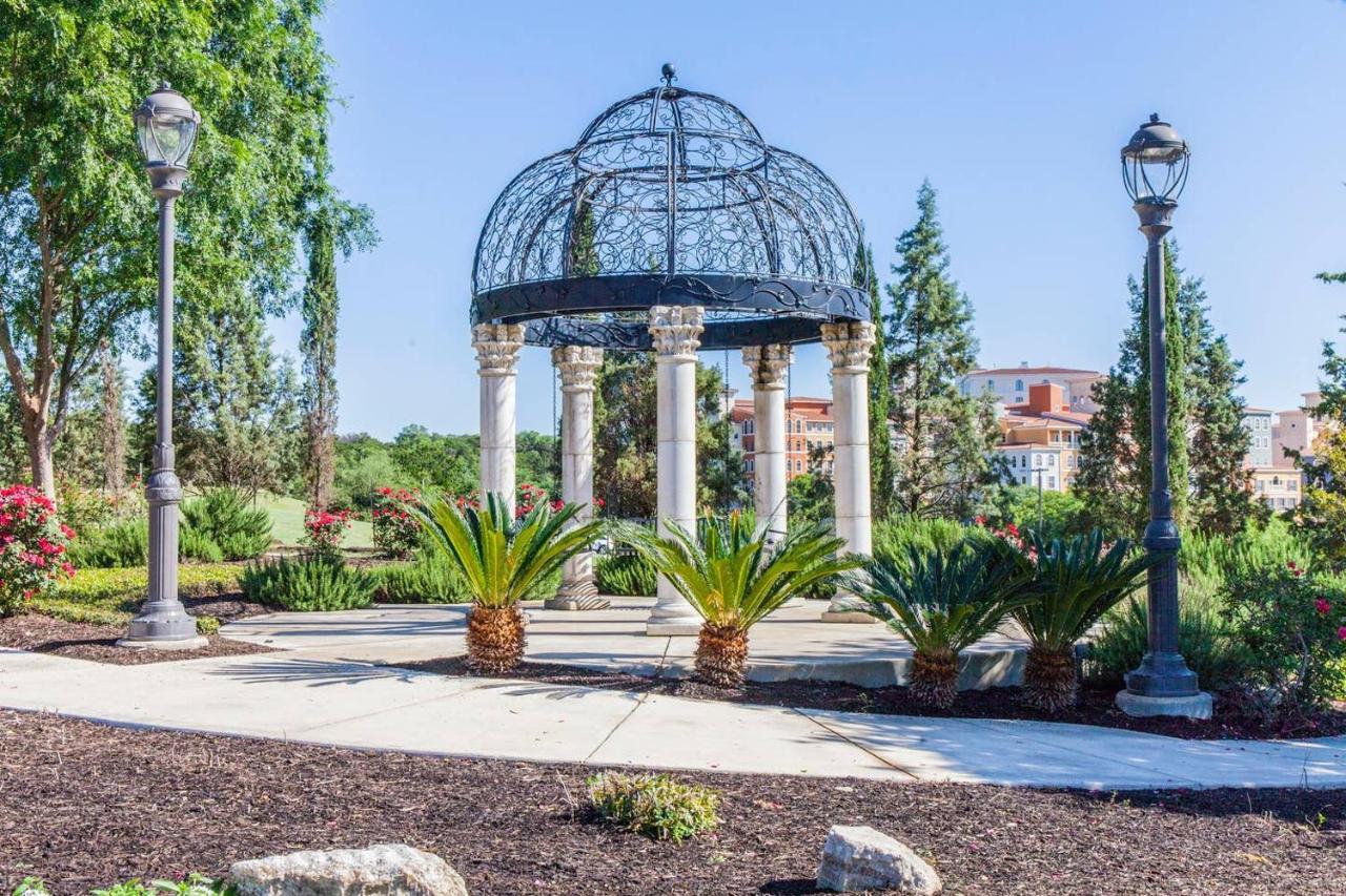 Newly Renovated 2-bedroom + Pool + Gym * San Antonio
