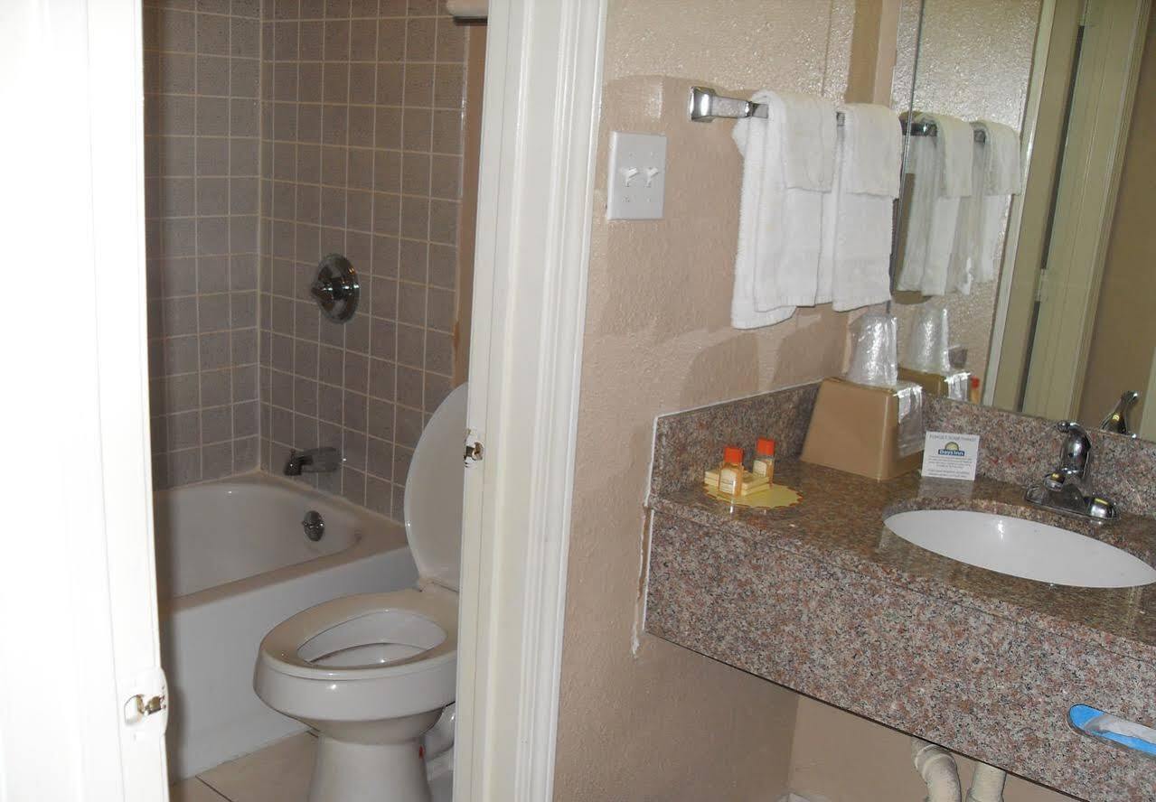 Days By Wyndham Splashtown/att Center Hotel San Antonio