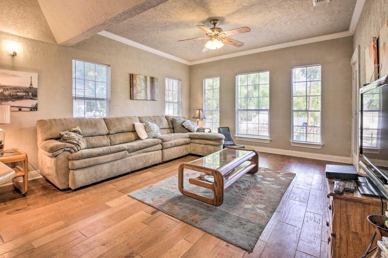 With Patio - 3 Mi To River Walk! Holiday home