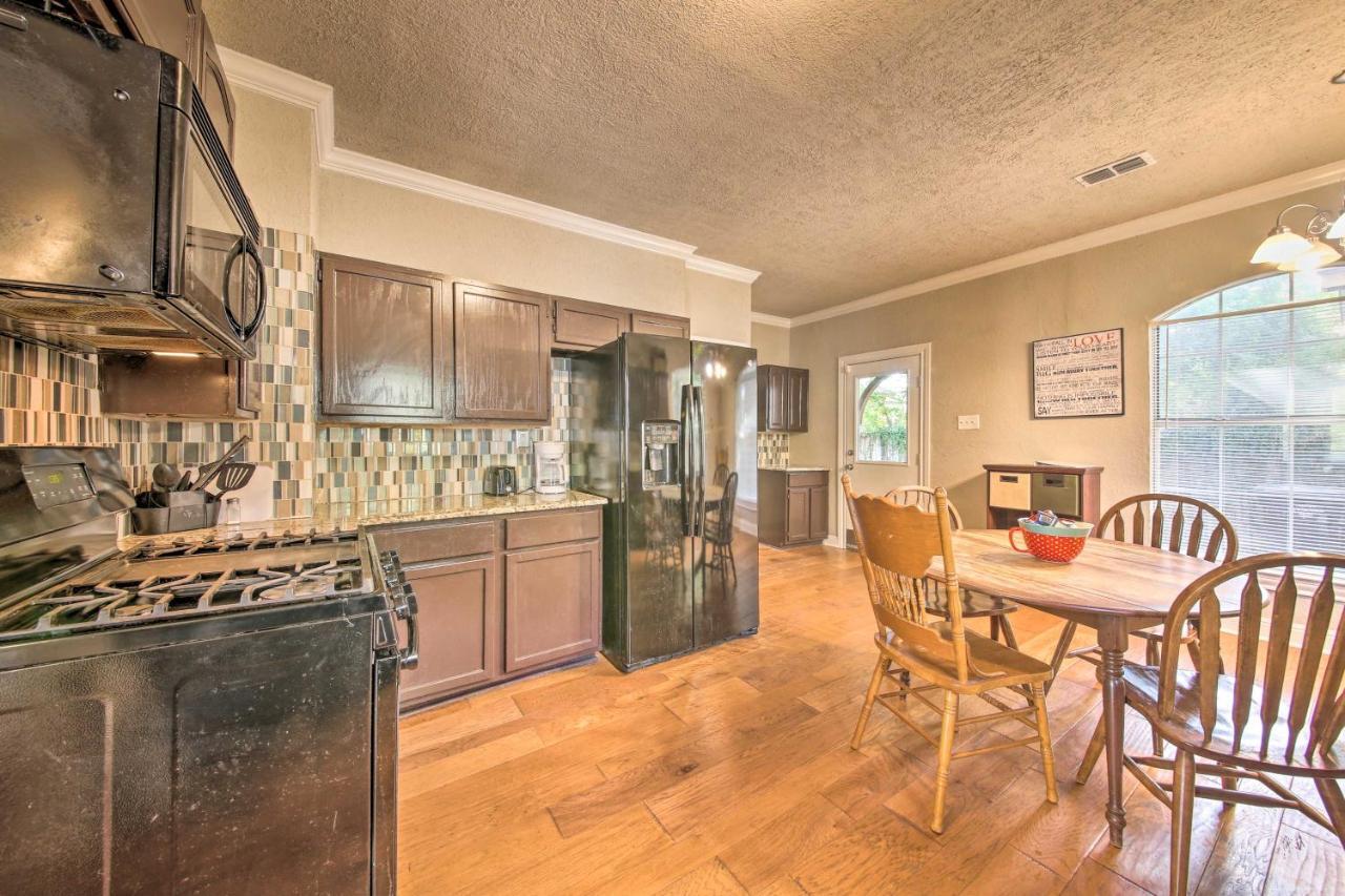 Holiday home With Patio - 3 Mi To River Walk! San Antonio
