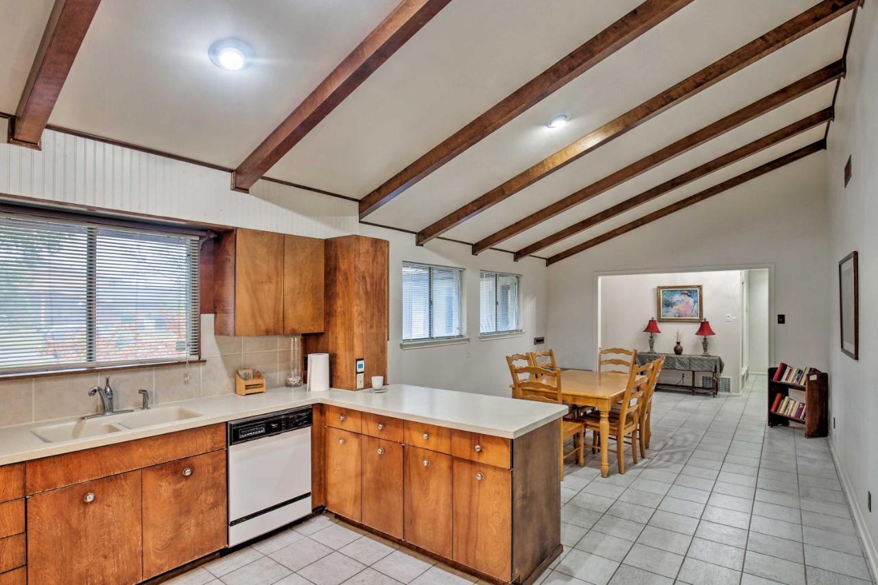 Holiday home Charming Abode About 10 Mi To River Walk! *