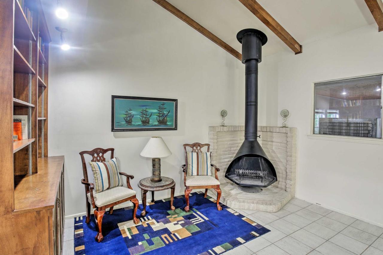 Holiday home Charming Abode About 10 Mi To River Walk!