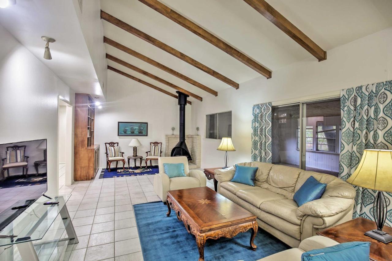 Charming Abode About 10 Mi To River Walk! Holiday home San Antonio