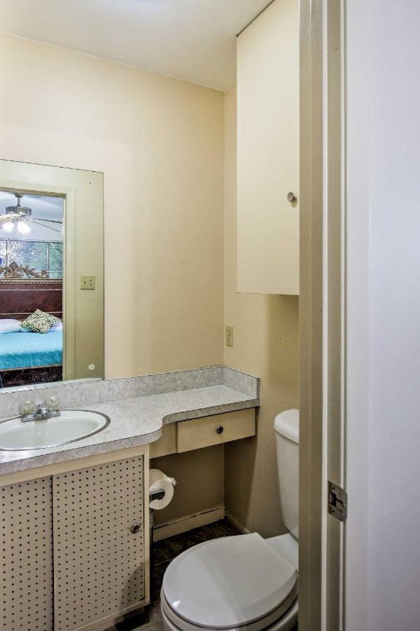Holiday home Charming Abode About 10 Mi To River Walk! *
