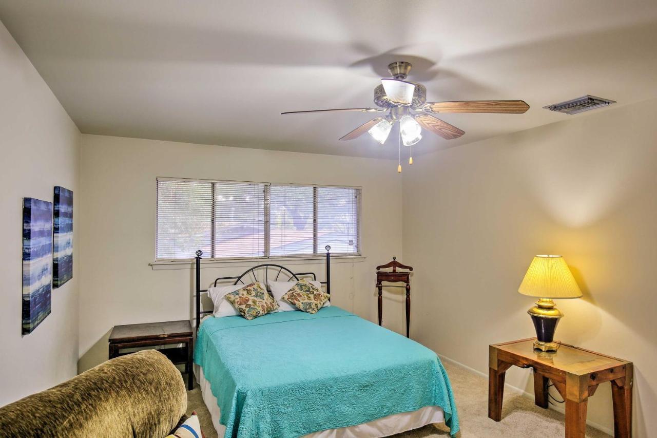 Charming Abode About 10 Mi To River Walk! Holiday home