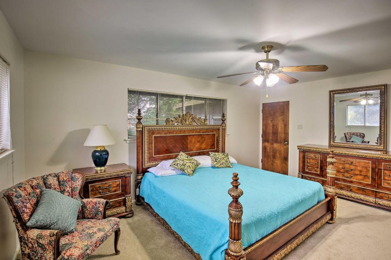 Holiday home Charming Abode About 10 Mi To River Walk! *