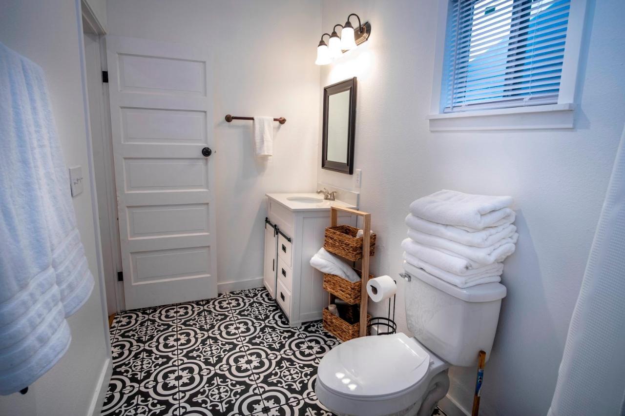 Apartment Downtown View Cozy 2br1ba Sleeps 8 San Antonio