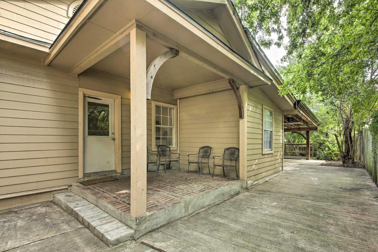 With Patio - 3 Mi To River Walk! Holiday home San Antonio