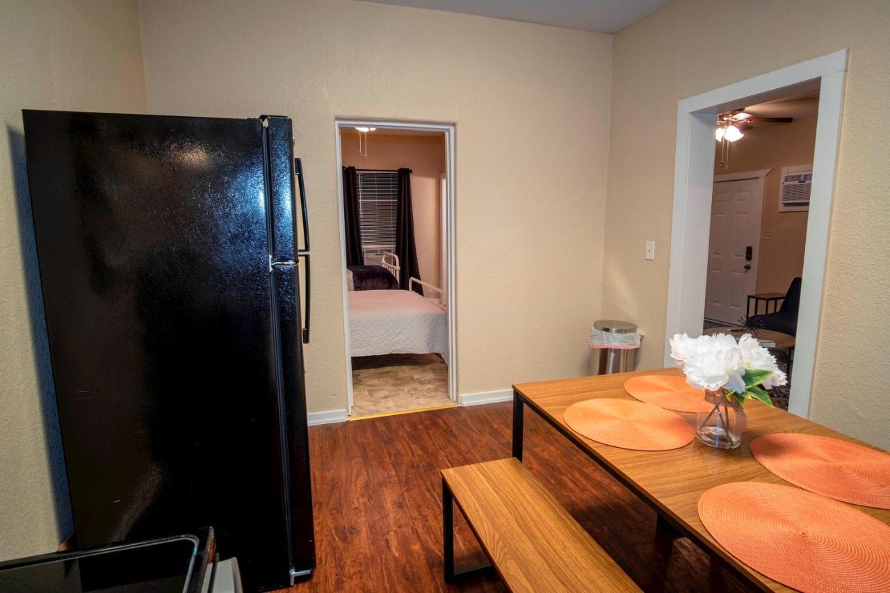 Cozy Downtown 2br/1ba Sleeps 8 * San Antonio