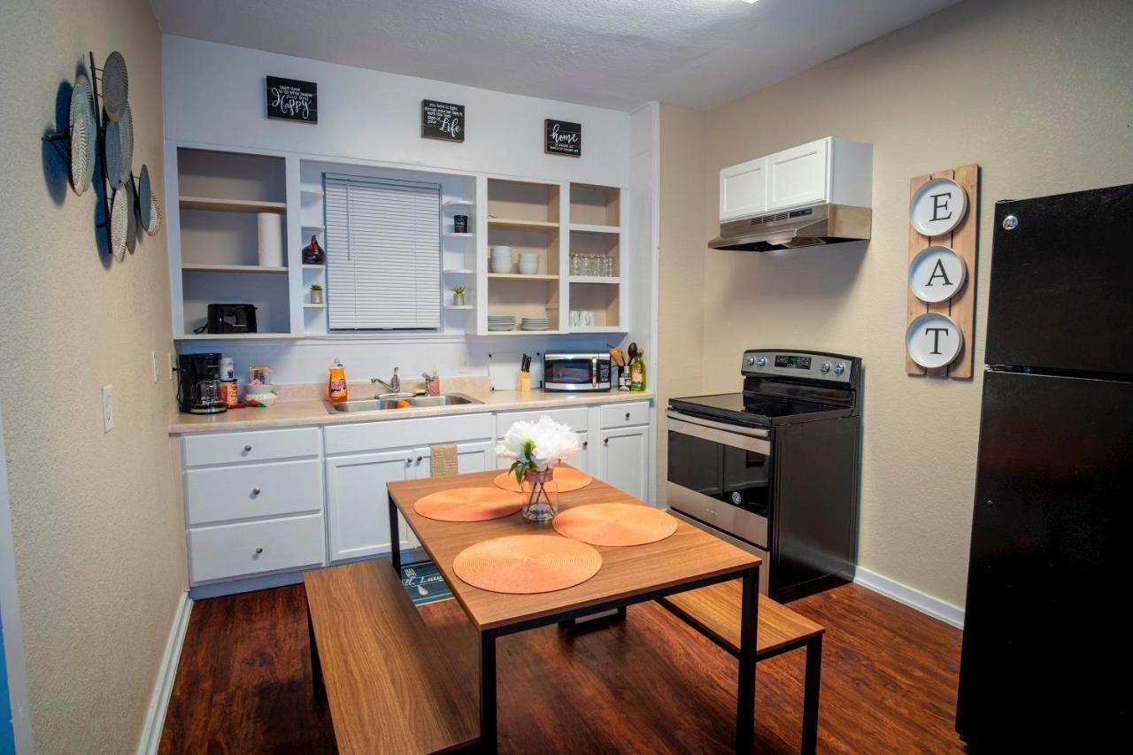 Cozy Downtown 2br/1ba Sleeps 8 Apartment San Antonio