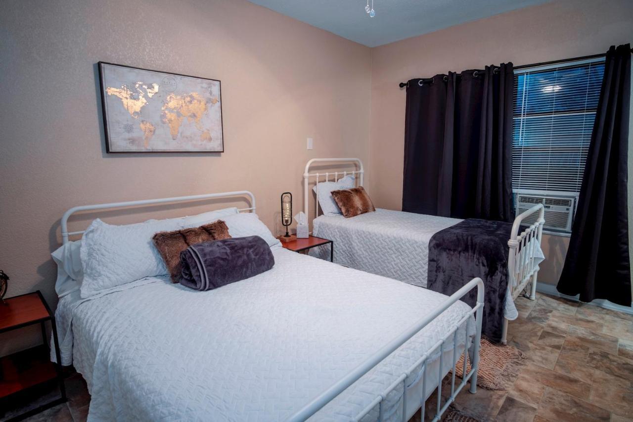 Cozy Downtown 2br/1ba Sleeps 8 Apartment San Antonio