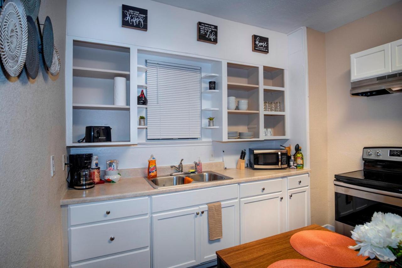 Cozy Downtown 2br/1ba Sleeps 8