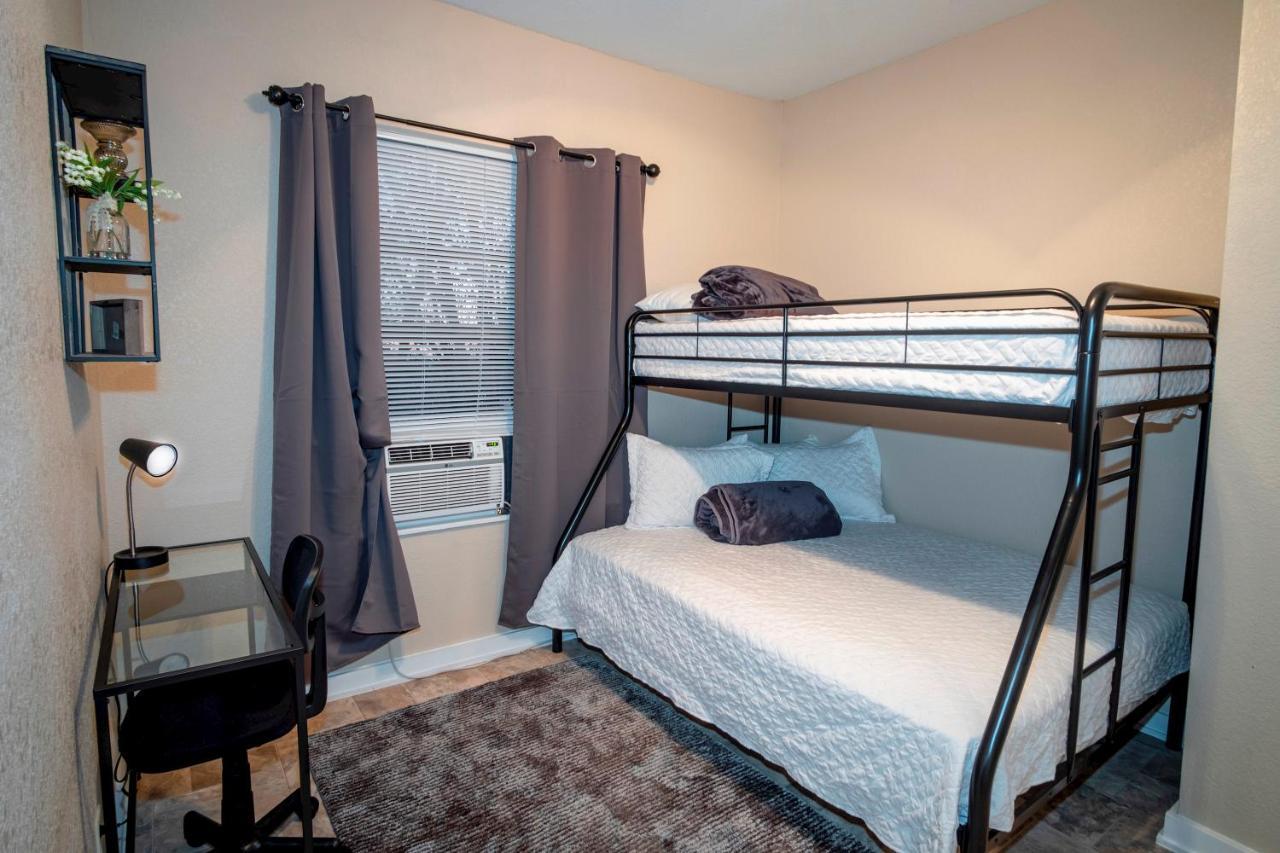 Cozy Downtown 2br/1ba Sleeps 8 * San Antonio