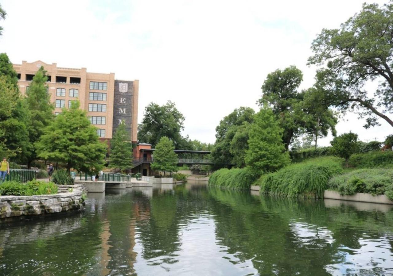 Apartment Downtown View Cozy 2br1ba Sleeps 8