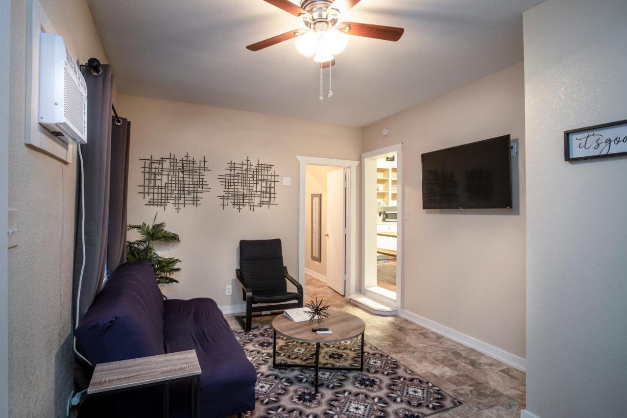 Cozy Downtown 2br/1ba Sleeps 8 San Antonio