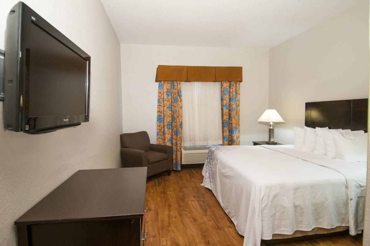 6 - East Hotel San Antonio