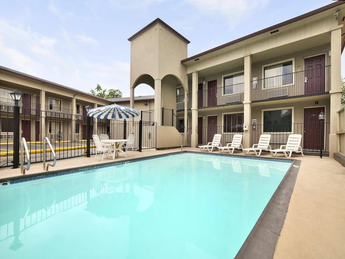 Motel Super 8 By Wyndham Pearl District Downtown 2*