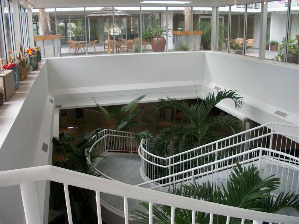 El Tropicano Riverwalk Hotel 3*
