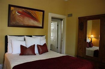 On The Riverwalk Bed & Breakfast San Antonio