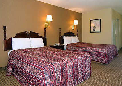 Motel Mid Towne & *