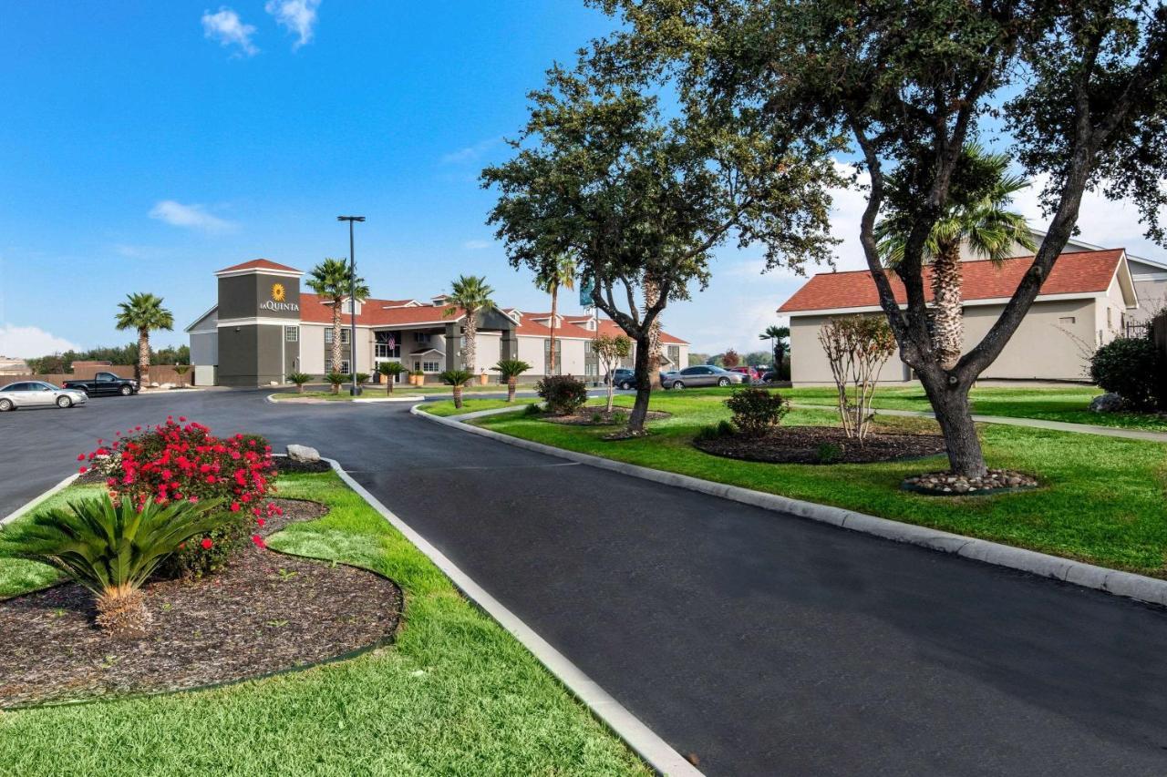 La Quinta By Wyndham Brooks City Base Hotel 3*